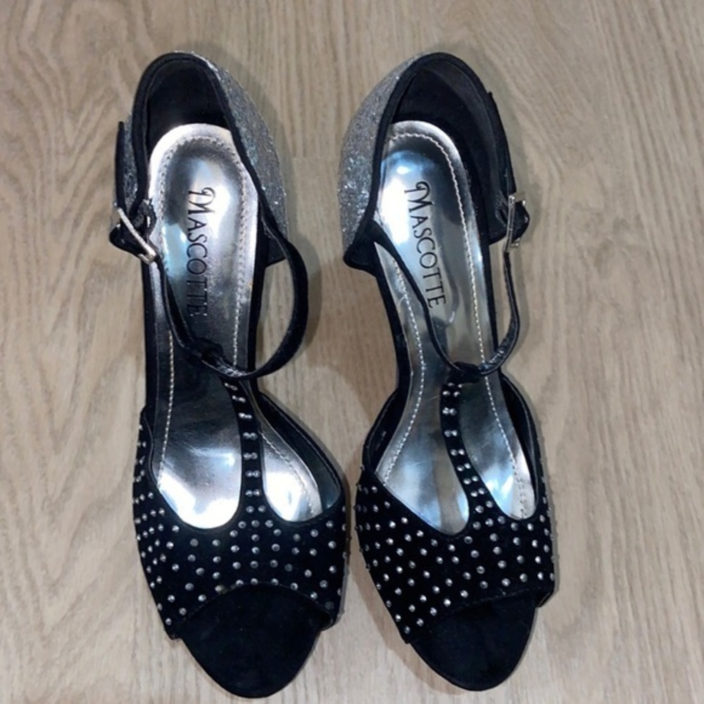 mascotte sparkly bedazzled heels size 8
